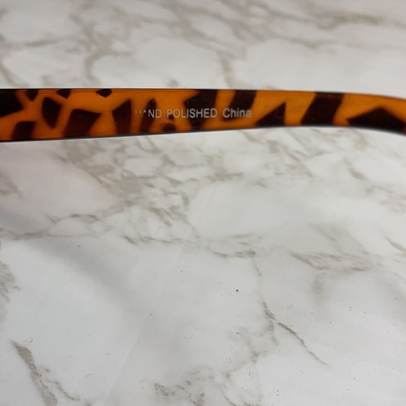 Oversized Tortoise Chained Sunglasses - Picture 10 of 14